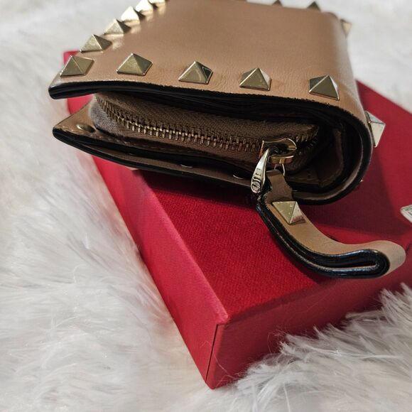 Valentino (Authentic) Khaki Leather Rockstud Zippy Wallet w/ Box & Dust Cover - Picture 4 of 14